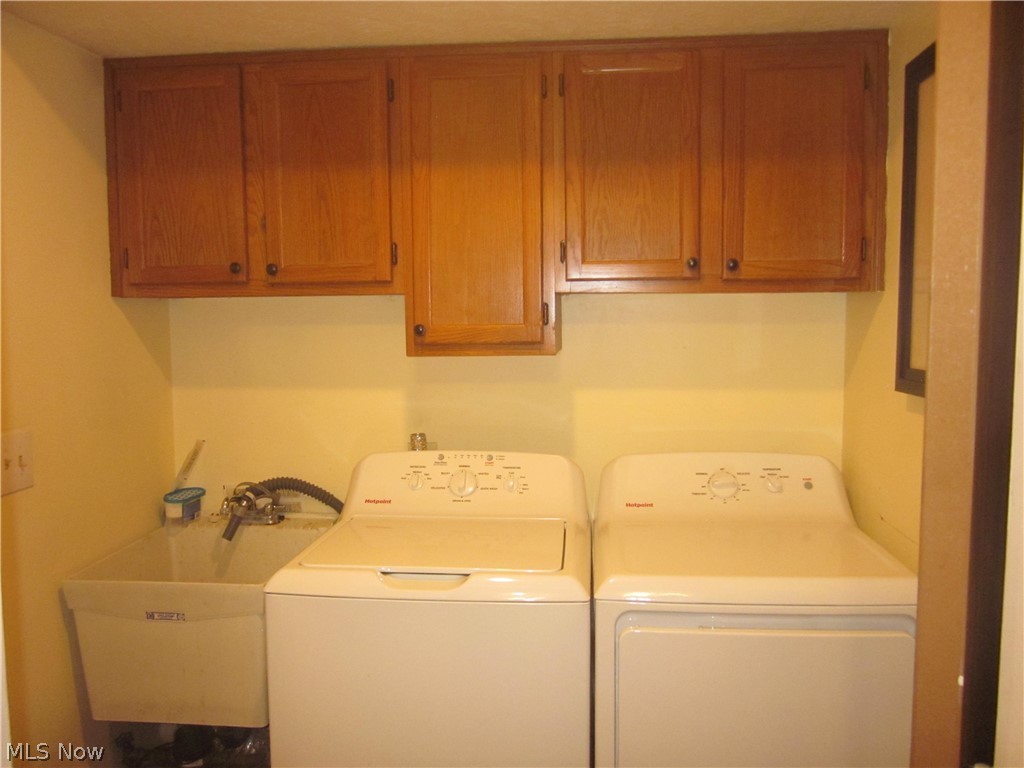 Courtyards Woodbury Condo - Residential