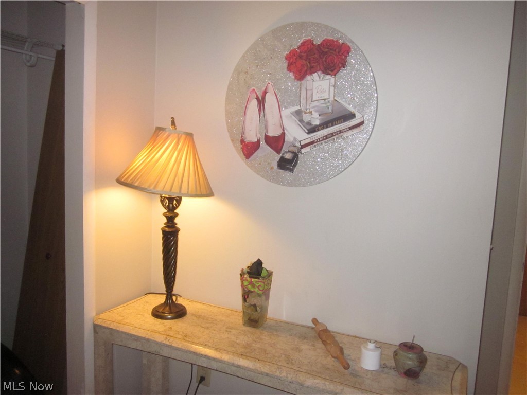 Courtyards Woodbury Condo - Residential