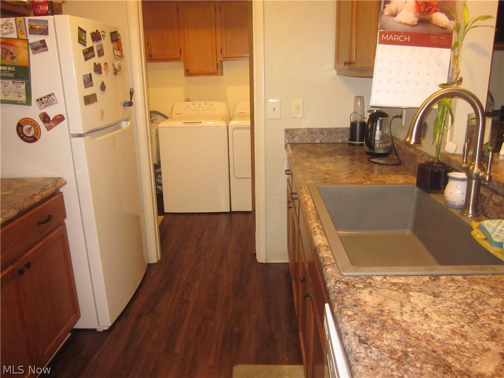 Courtyards Woodbury Condo - Residential