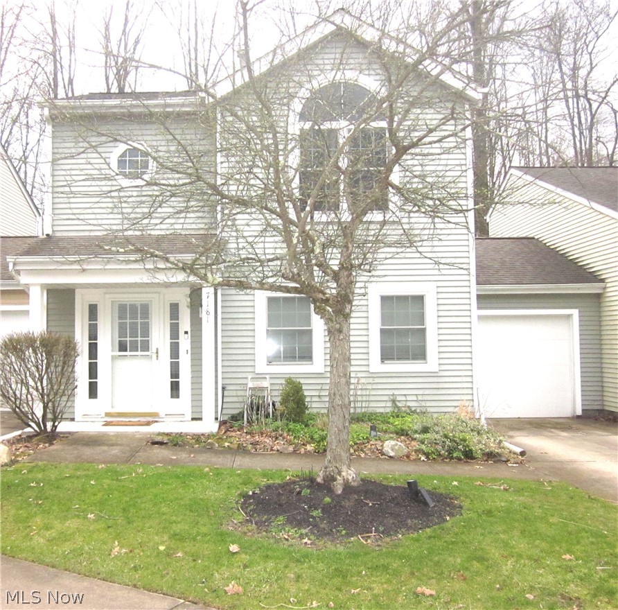 Courtyards Woodbury Condo - Residential