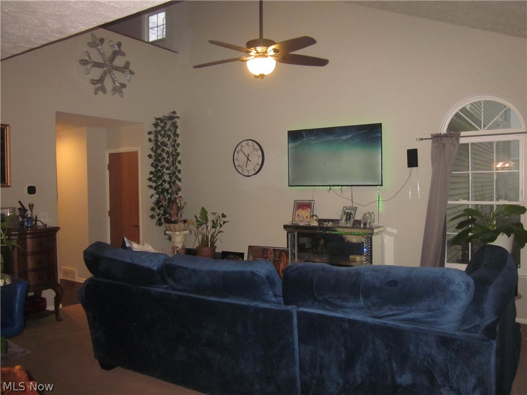 Courtyards Woodbury Condo - Residential