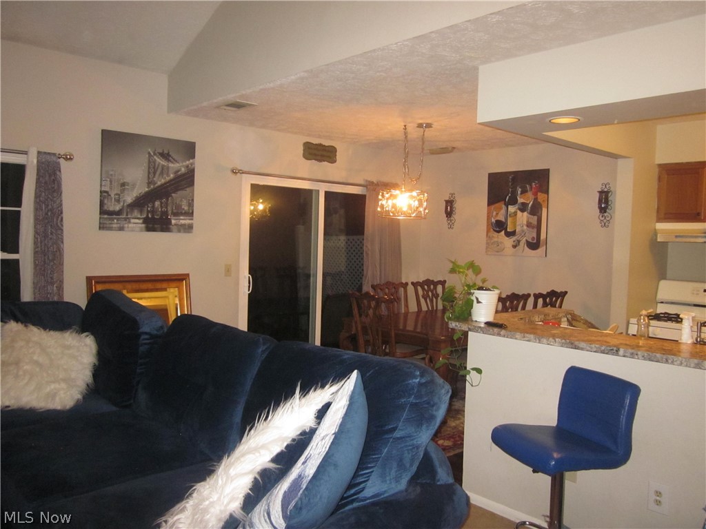 Courtyards Woodbury Condo - Residential