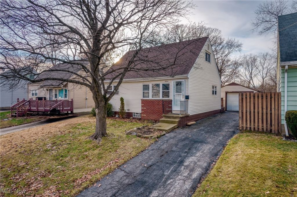 Photo of 884 Blanding Avenue, Akron, OH 44310 (MLS # 5181004)