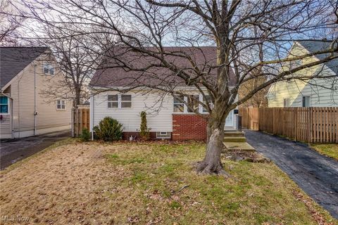Photo of 884 Blanding Avenue, Akron, OH 44310 (MLS # 5181004)