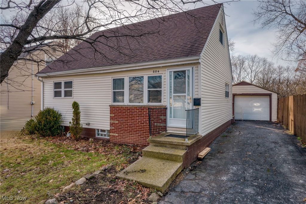 Photo of 884 Blanding Avenue, Akron, OH 44310 (MLS # 5181004)