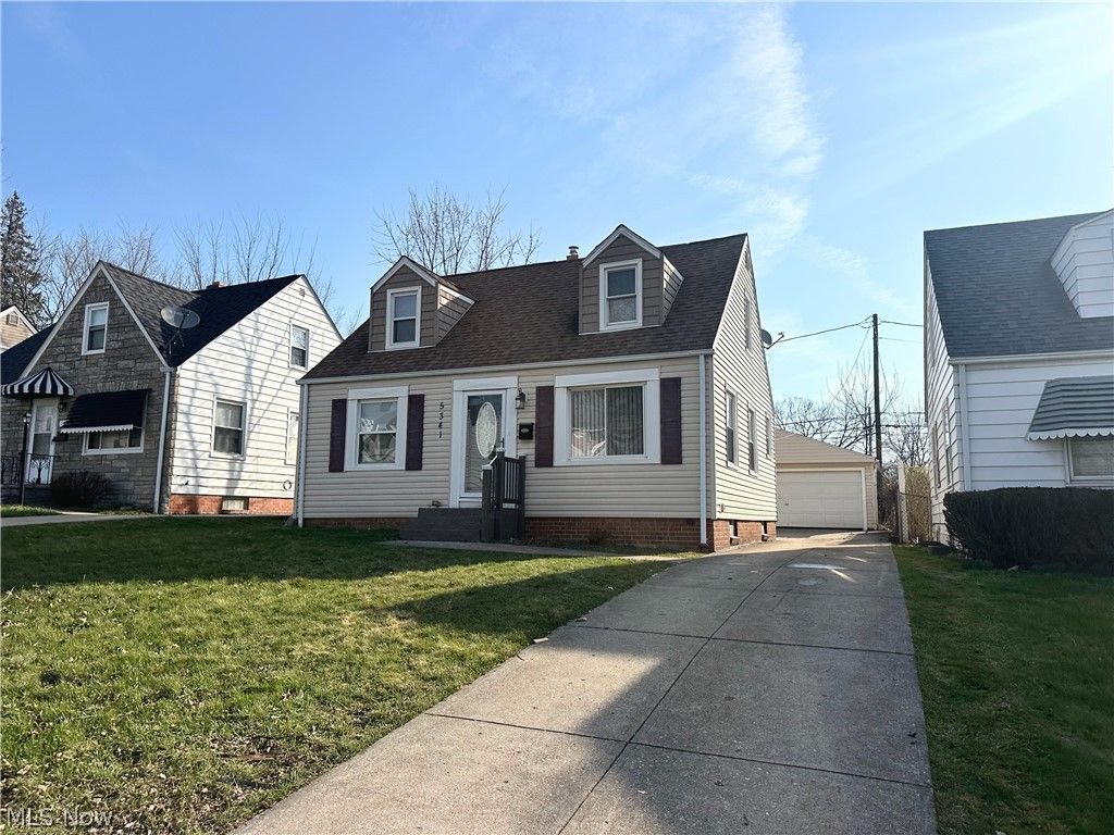 Photo of 5341 Hollywood Avenue, Maple Heights, OH 44137 (MLS # 5196776)
