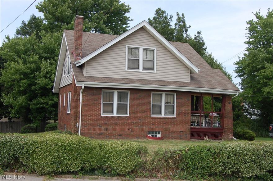 Duplex situated in the heart of Boardman.  Hardwood floors throughout.  Requires updating.  Could easily be converted to a 4 bedroom home.