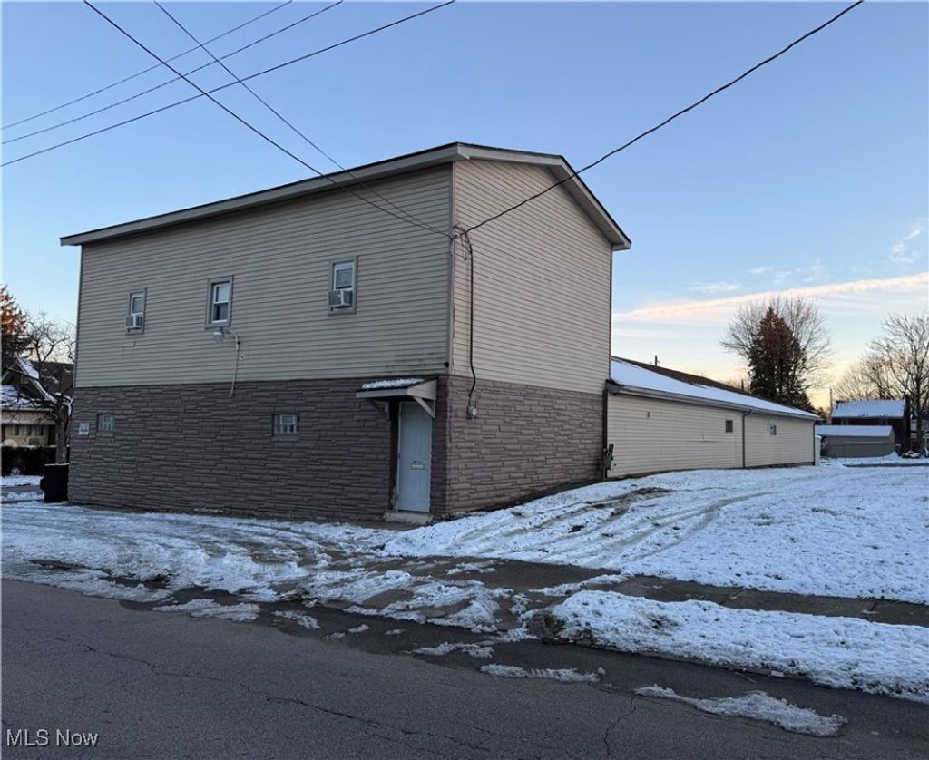 Photo of 1585 Himrod Avenue, Youngstown, OH 44506 (MLS # 5178247)