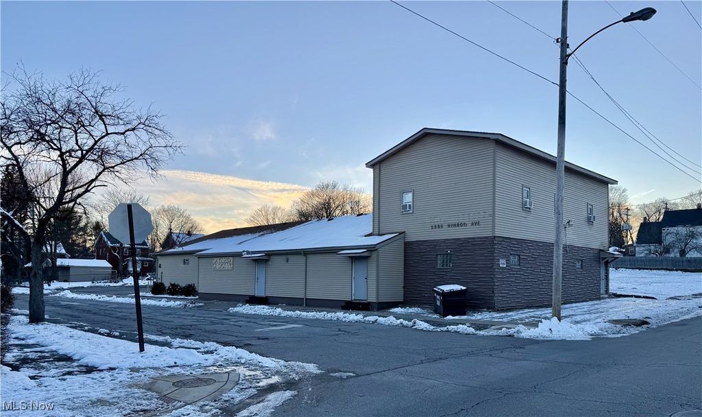 Photo of 1585 Himrod Avenue, Youngstown, OH 44506 (MLS # 5178247)