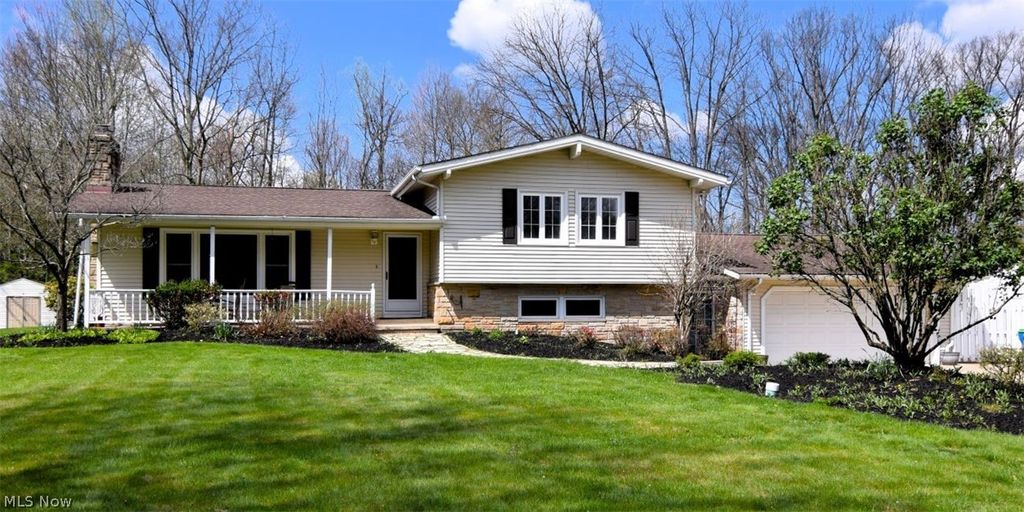 Photo of 381 Hickory Hill Road, Chagrin Falls, OH 44022 (MLS # 5203190)