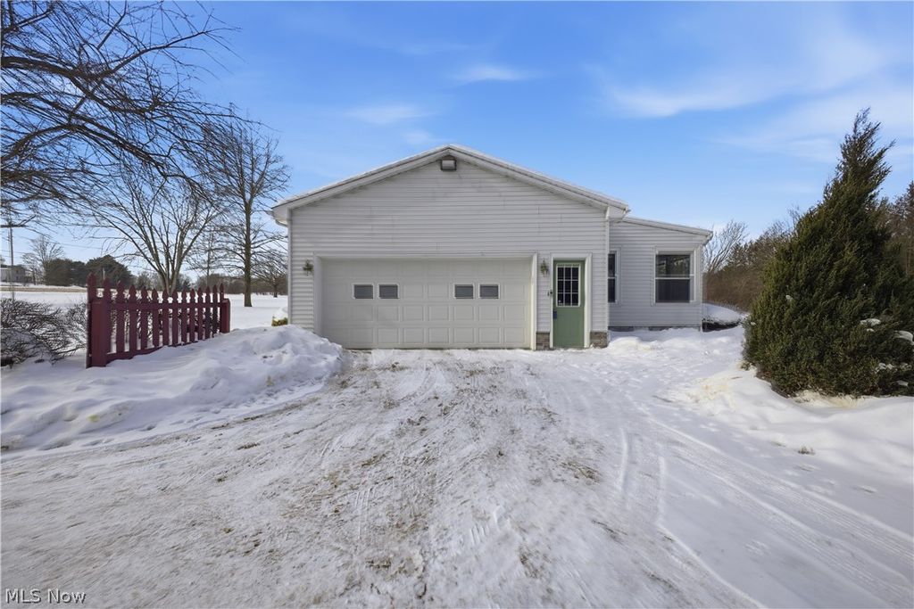 Photo of 1016 W Pine Lake Road, North Lima, OH 44452 (MLS # 5187367)