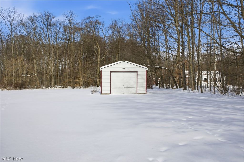 Photo of 1016 W Pine Lake Road, North Lima, OH 44452 (MLS # 5187367)