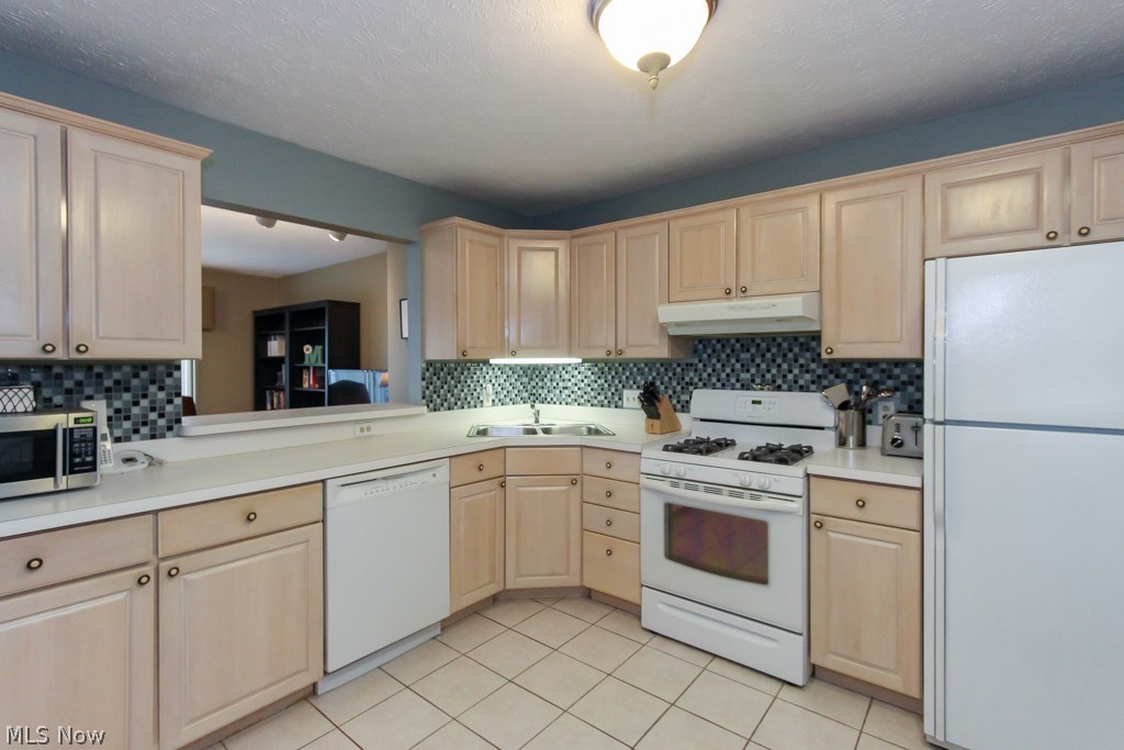 Larchmere Sq Condo - Residential