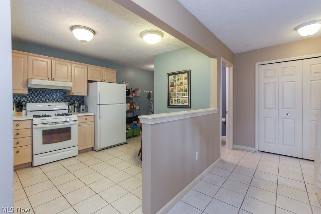 Larchmere Sq Condo - Residential