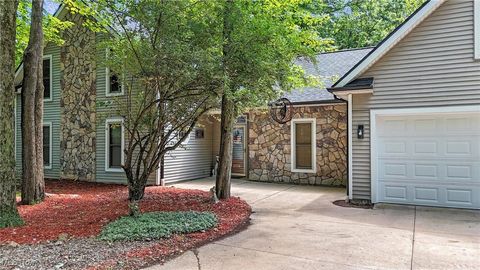 678 Wall Road Wadsworth OH 44281