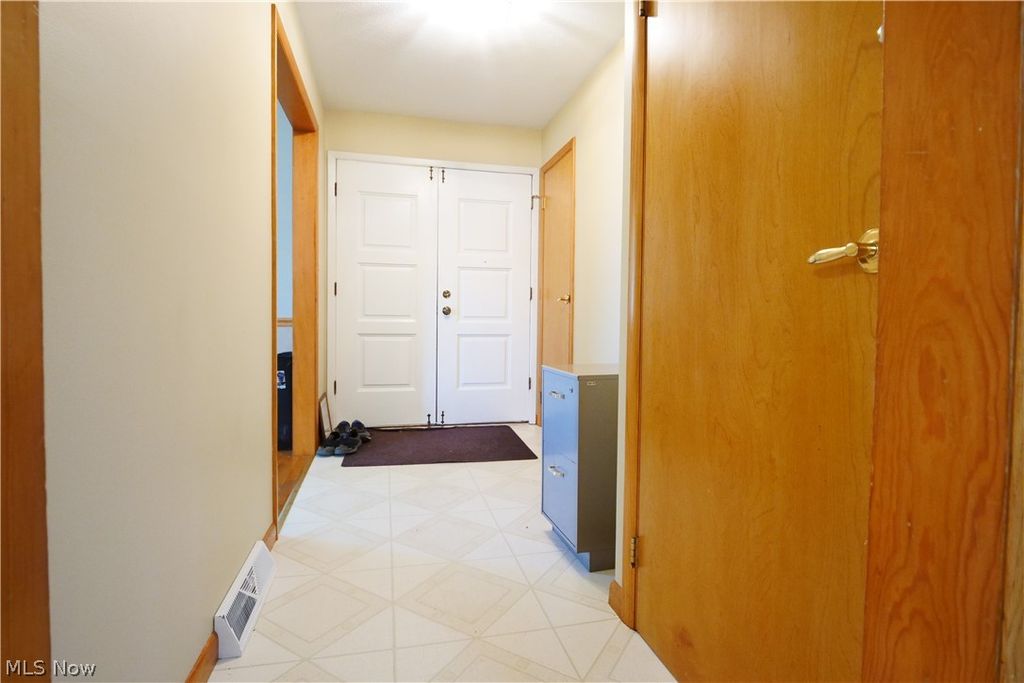 Photo of 9307 Munich Drive, Parma, OH 44130 (MLS # 5209156)