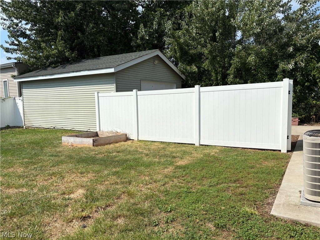 912 East Drive