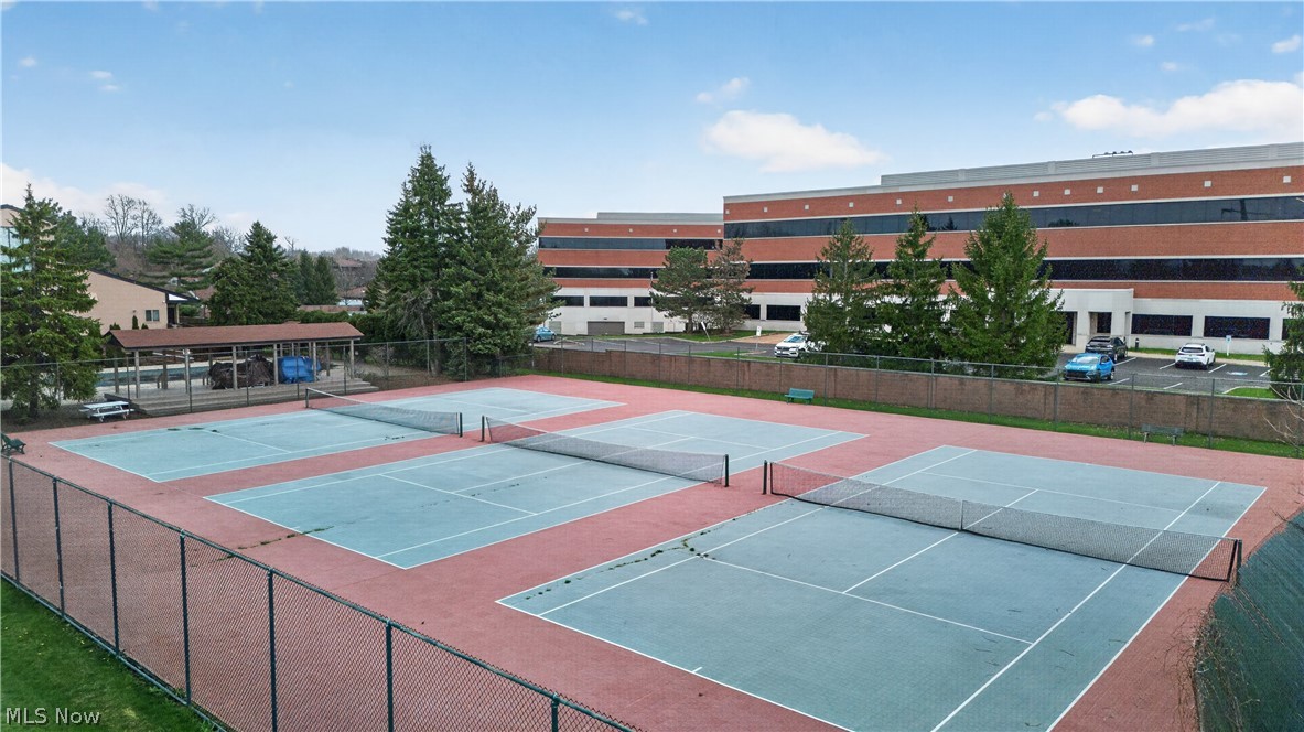 Fox Hollow/Woodhawk Condo - Residential