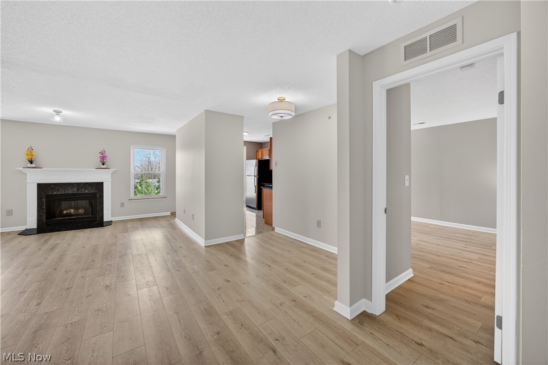 Fox Hollow/Woodhawk Condo - Residential