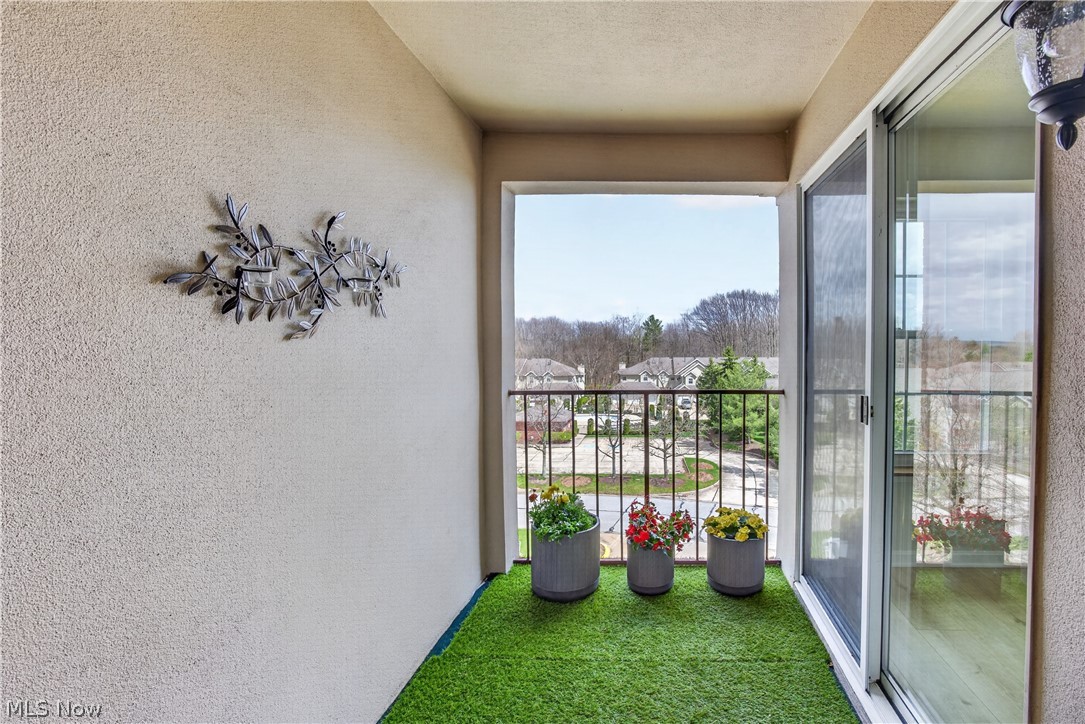 Fox Hollow/Woodhawk Condo - Residential