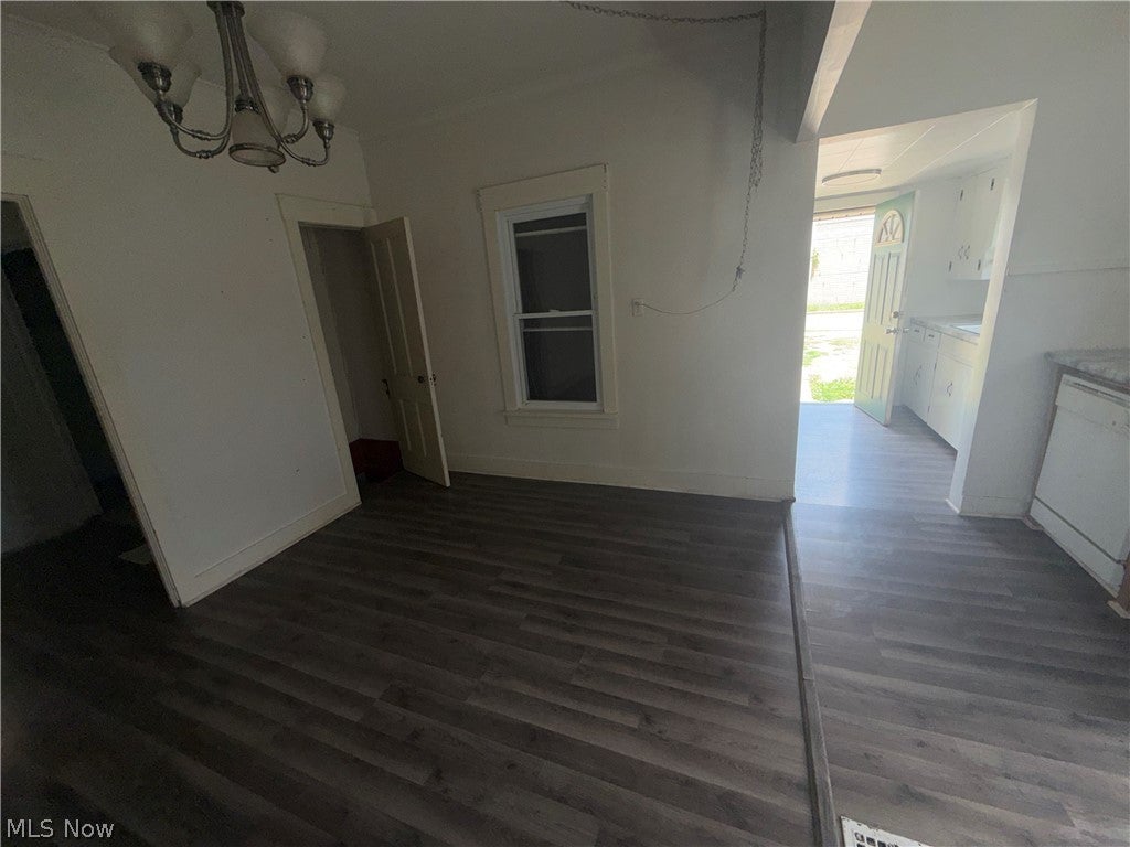 818 Halter Court NW