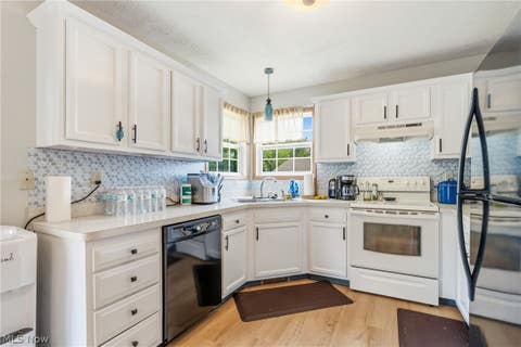 Tiny photo for 6055 Apple Street, Louisville, OH 44641 (MLS # 5221574)