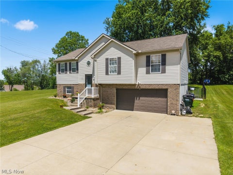 Tiny photo for 6055 Apple Street, Louisville, OH 44641 (MLS # 5221574)