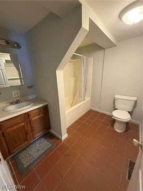 Tiny photo for 39 W 2nd Street #B, Frazeysburg, OH 43822 (MLS # 5221517)