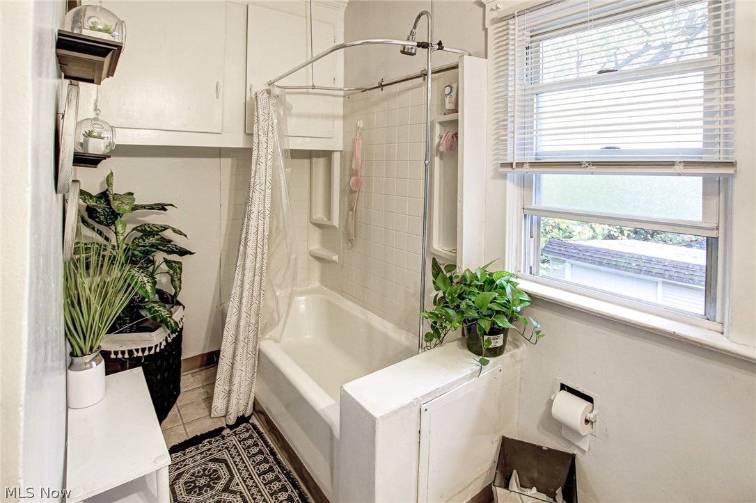 Walton Realty Companys Garfie - Residential