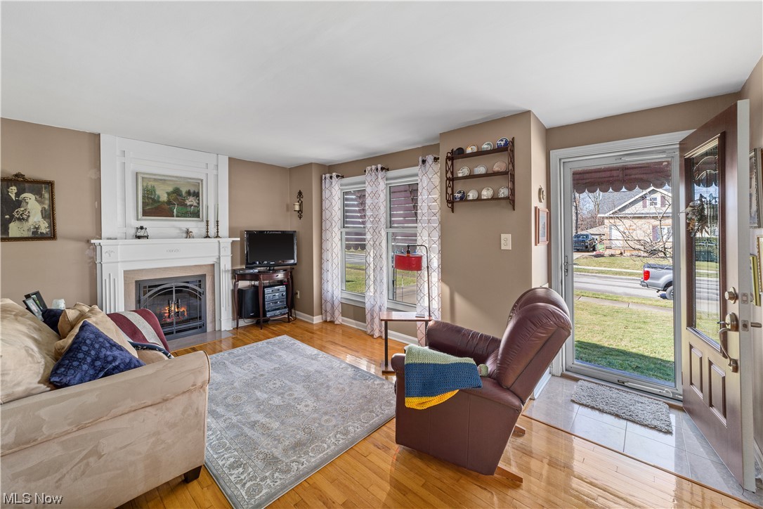 Walter H Tellings Broadfield S - Residential