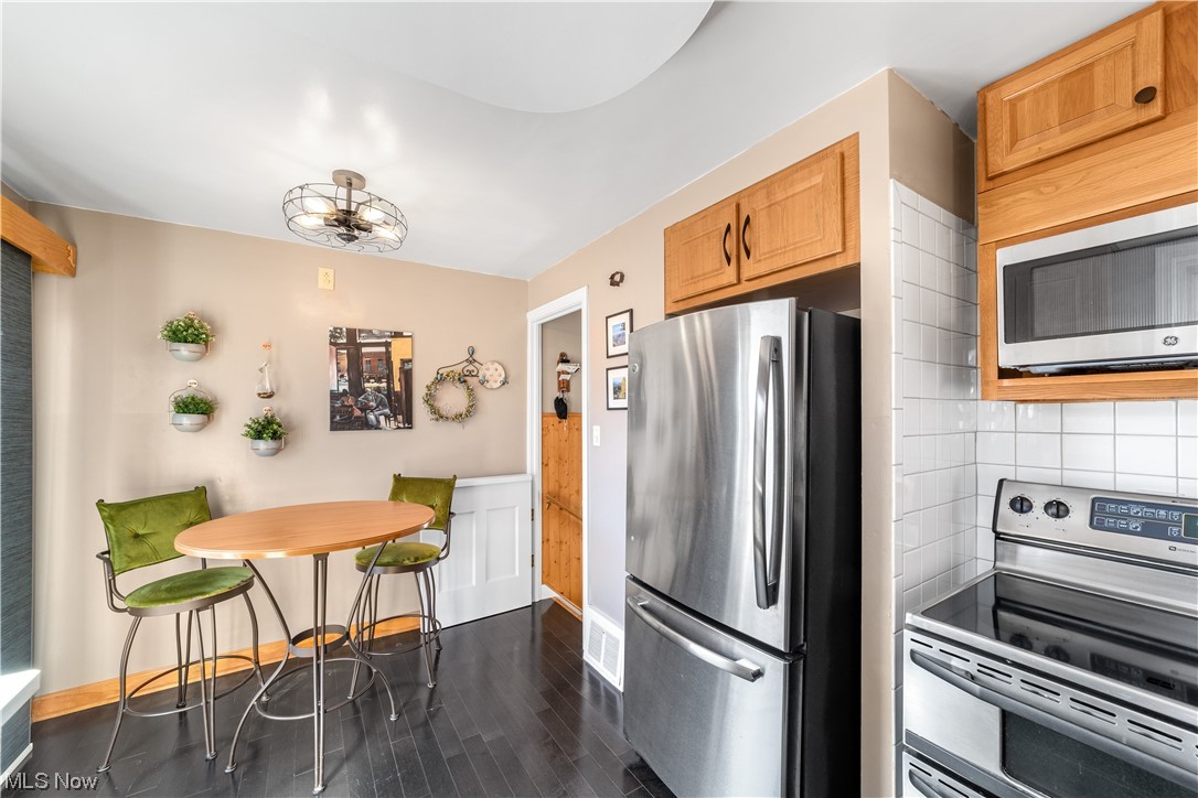 Walter H Tellings Broadfield S - Residential