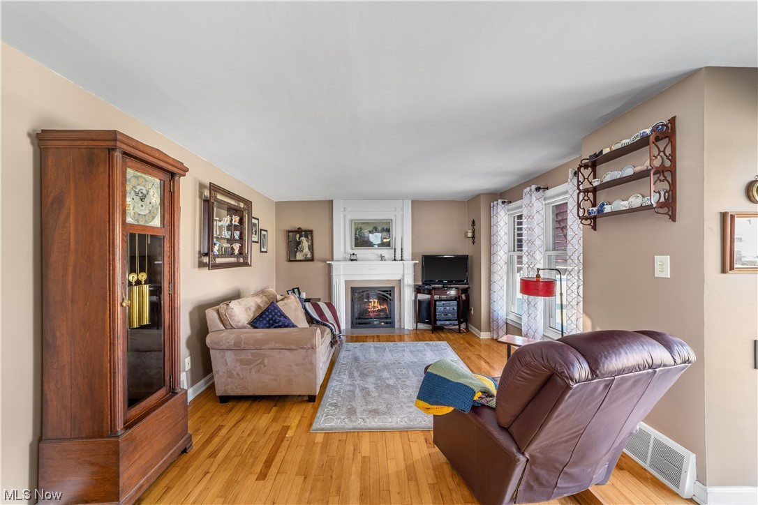 Walter H Tellings Broadfield S - Residential