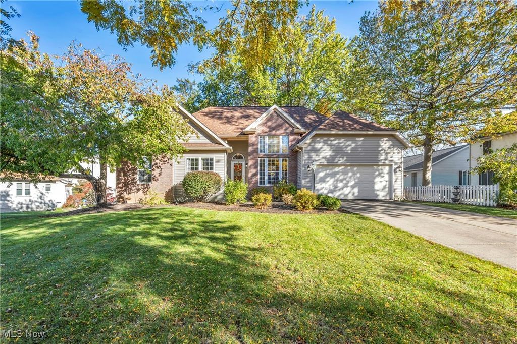 Photo of 2687 Westminster Lane, Willoughby, OH 44094 (MLS # 5167939)