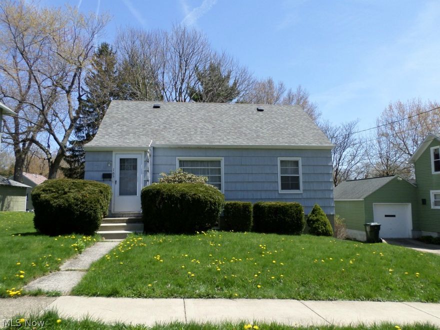 What a Great Starter or Investment property. Inside was freshly painted, 2-3 br. basement, 1 car garage.
Nice yard. Walking distant to downtown.