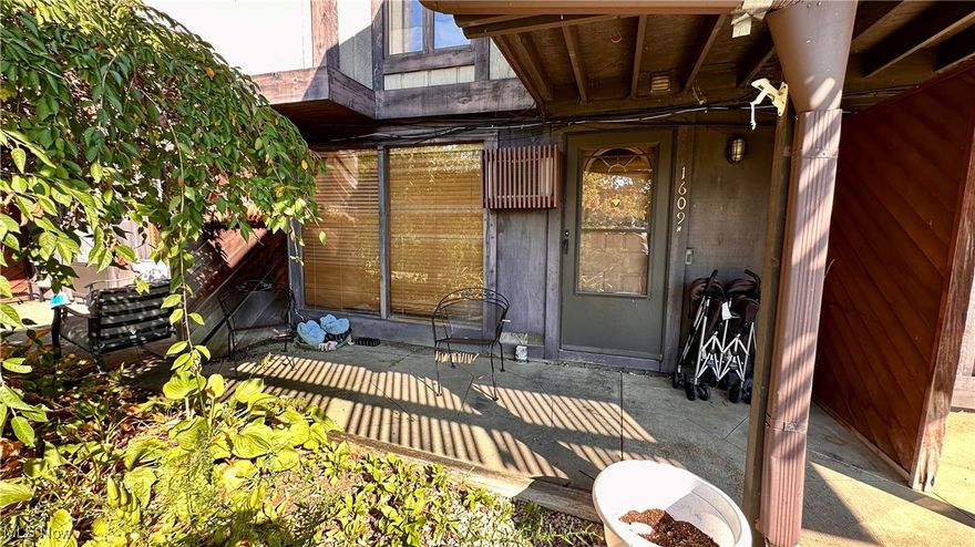 Investment opportunity.  One floor living with laundry hookups.  Unit does have assigned one car garage.  Location is close to restuarants, movie theater, national parks, a cool grocery store, and a popular coffee joint.  Currently tenant occupied with section 8 at $1,100 per month.