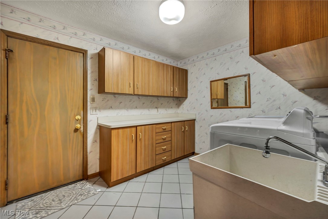 32560 Wintergreen Drive, Solon, Ohio image 22