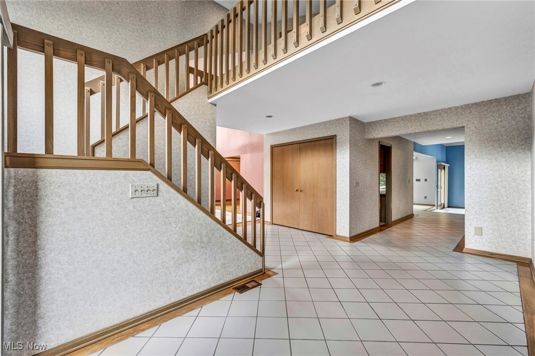 32560 Wintergreen Drive, Solon, Ohio image 8