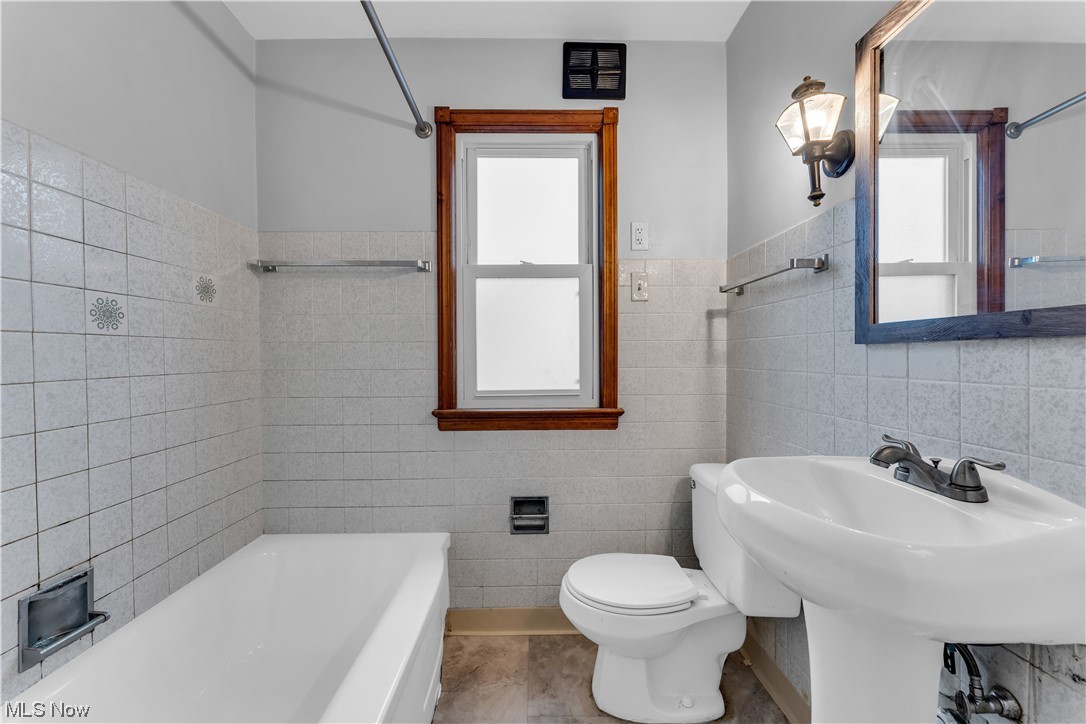 Suburdan Dev Cos Crofton Over - Residential Lease