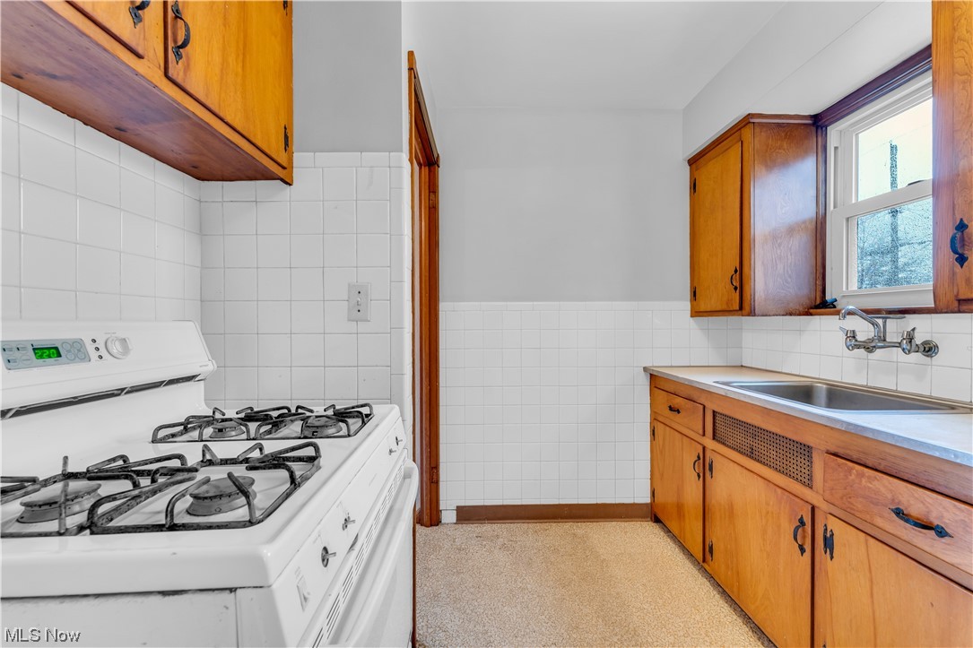 Suburdan Dev Cos Crofton Over - Residential Lease