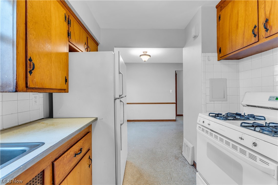 Suburdan Dev Cos Crofton Over - Residential Lease