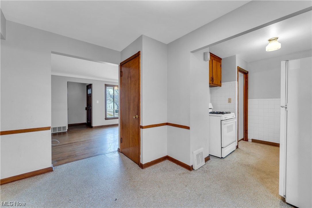 Suburdan Dev Cos Crofton Over - Residential Lease