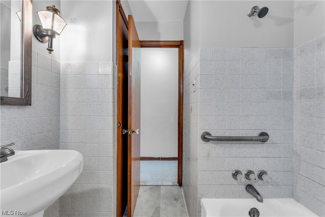 Suburdan Dev Cos Crofton Over - Residential Lease