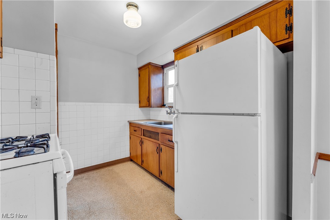 Suburdan Dev Cos Crofton Over - Residential Lease