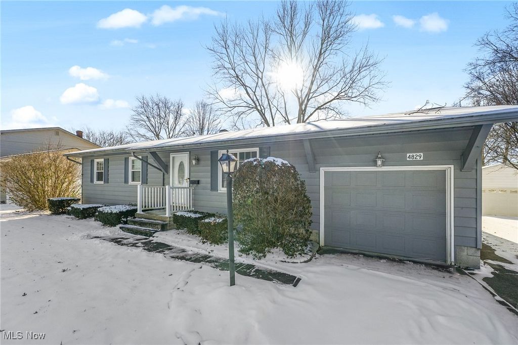 Photo of 4829 New Road, Youngstown, OH 44515 (MLS # 5183248)