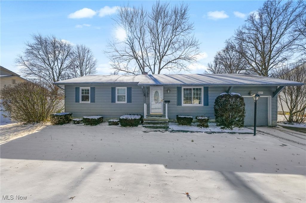 Photo of 4829 New Road, Youngstown, OH 44515 (MLS # 5183248)