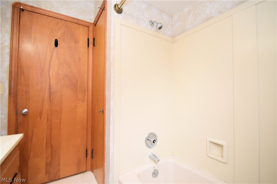 Broadview Road Sub/W T Mallos - Residential