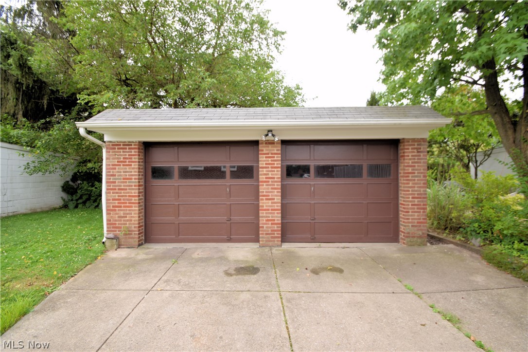 Broadview Road Sub/W T Mallos - Residential