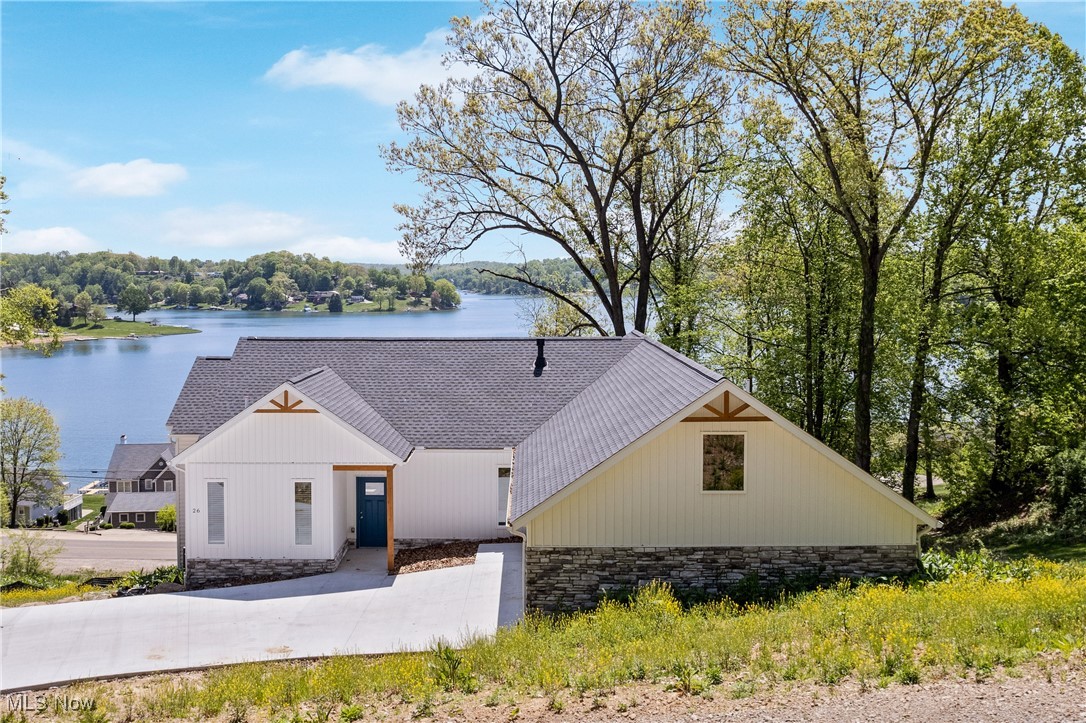 26 Oneida Trail, Malvern, Ohio image 2