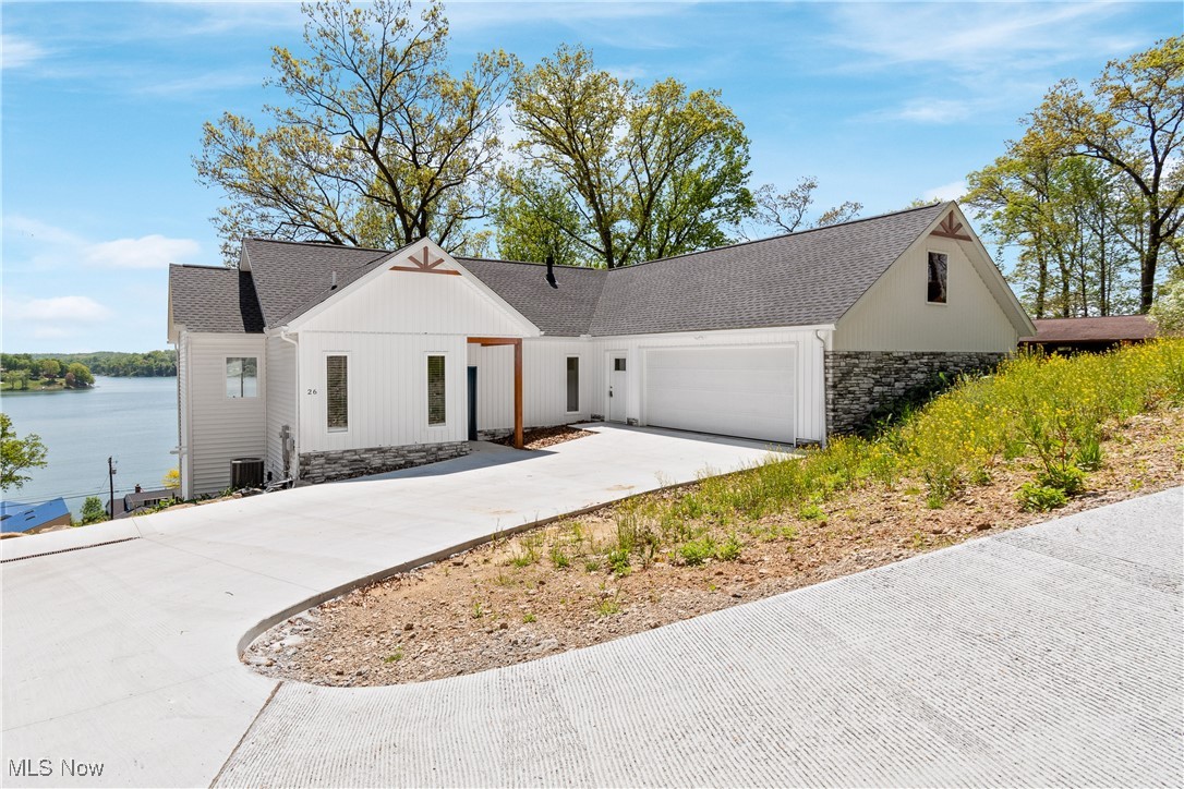 26 Oneida Trail, Malvern, Ohio image 1