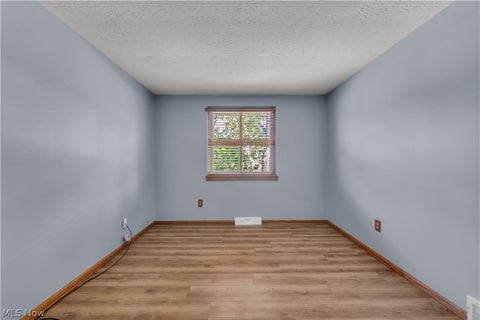 Tiny photo for 14472 S Gateway Drive, North Royalton, OH 44133 (MLS # 5238628)